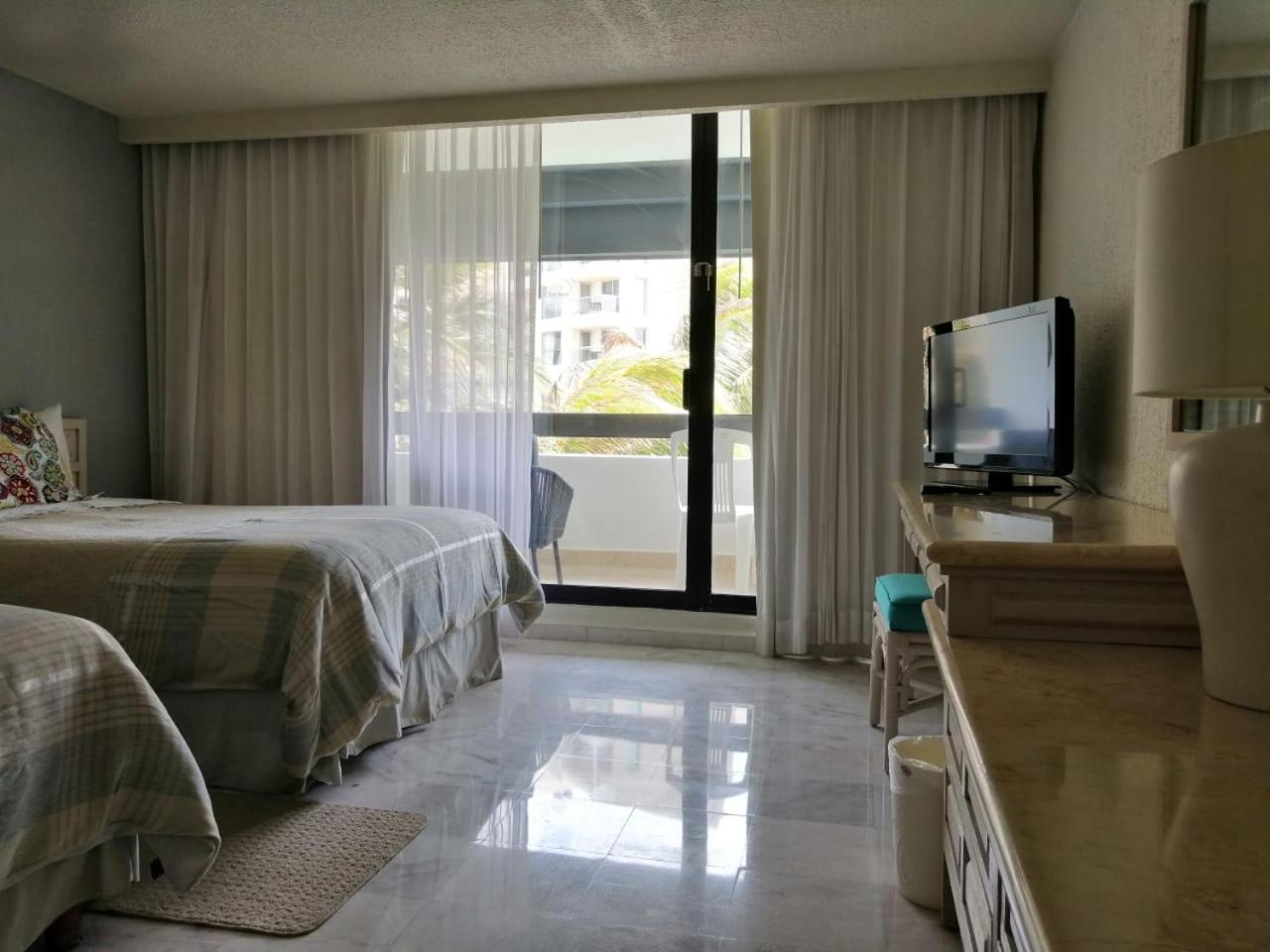 Amplio condominio frente al mar Cancún Habitación foto