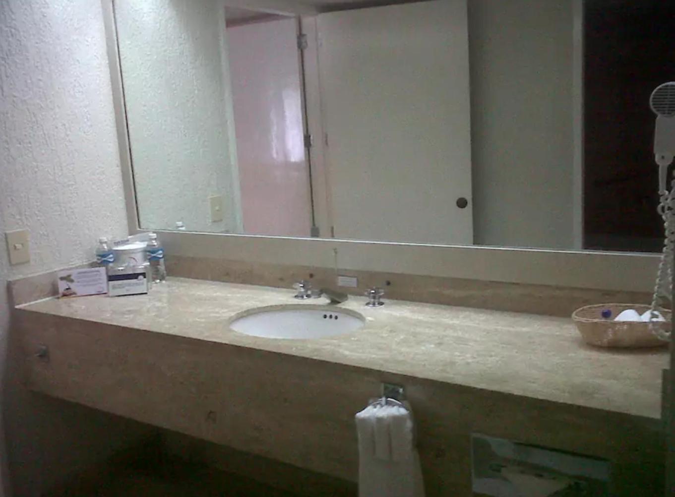 Amplio condominio frente al mar Cancún Habitación foto